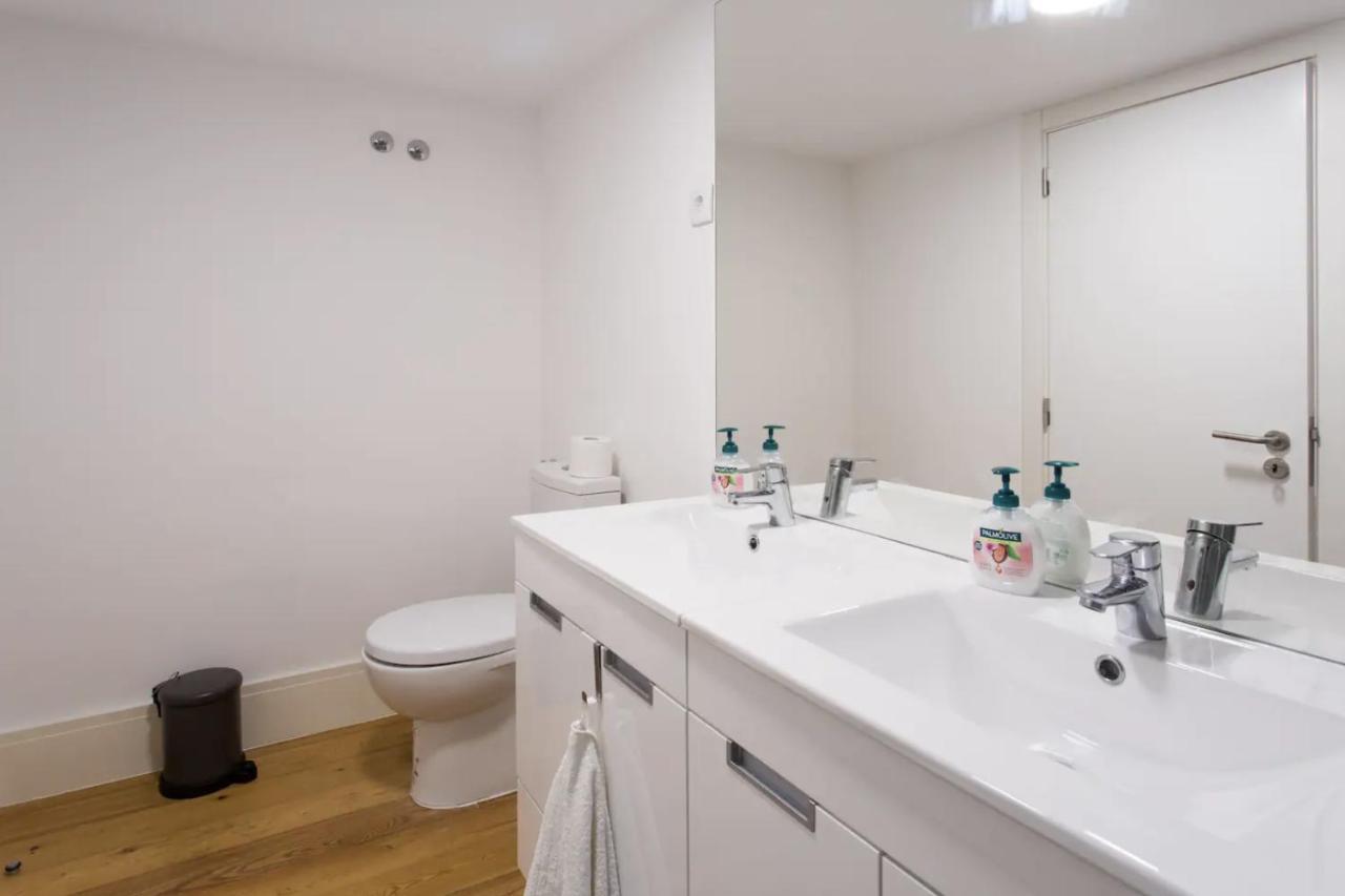 شقة Beautiful 3-Story House In Chiado With A 40M² Private Terrace Lisboa المظهر الخارجي الصورة