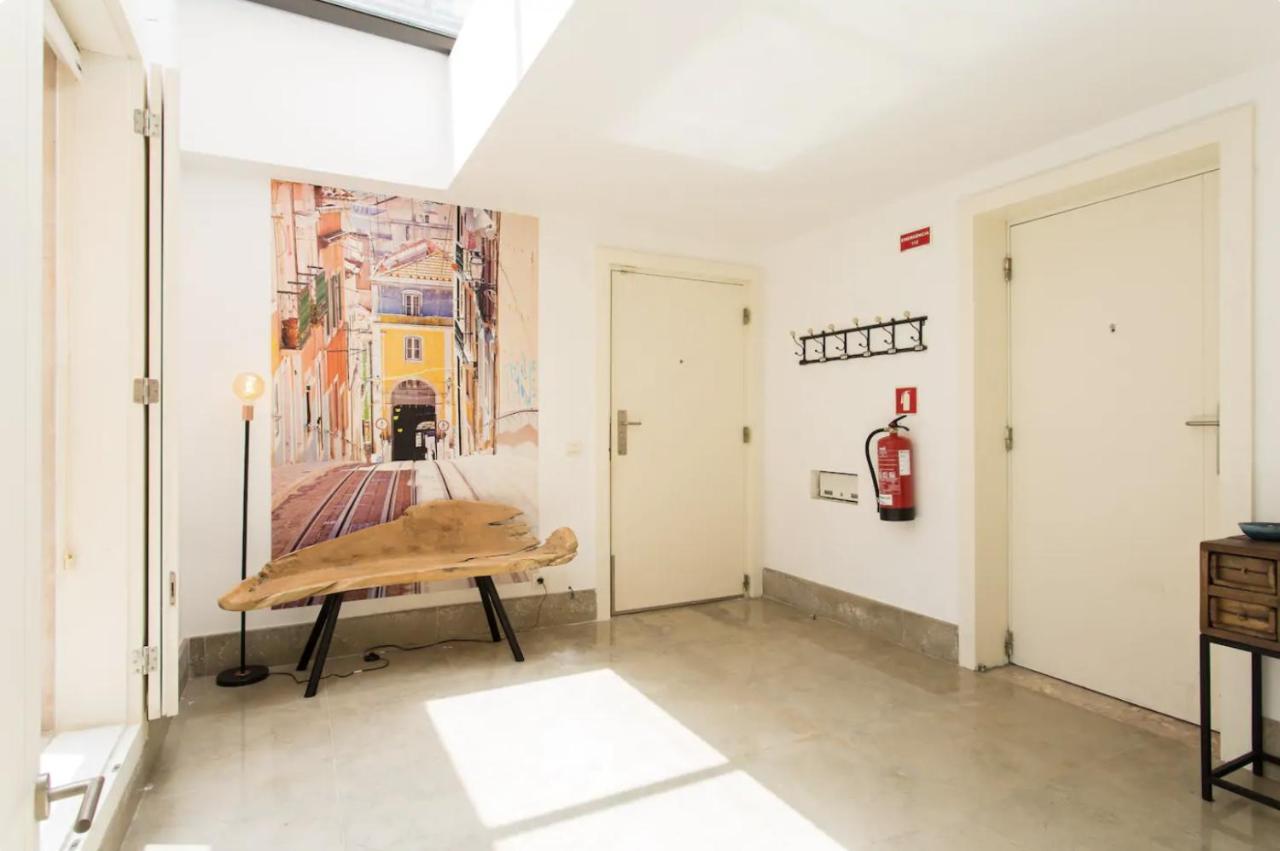 شقة Beautiful 3-Story House In Chiado With A 40M² Private Terrace Lisboa المظهر الخارجي الصورة