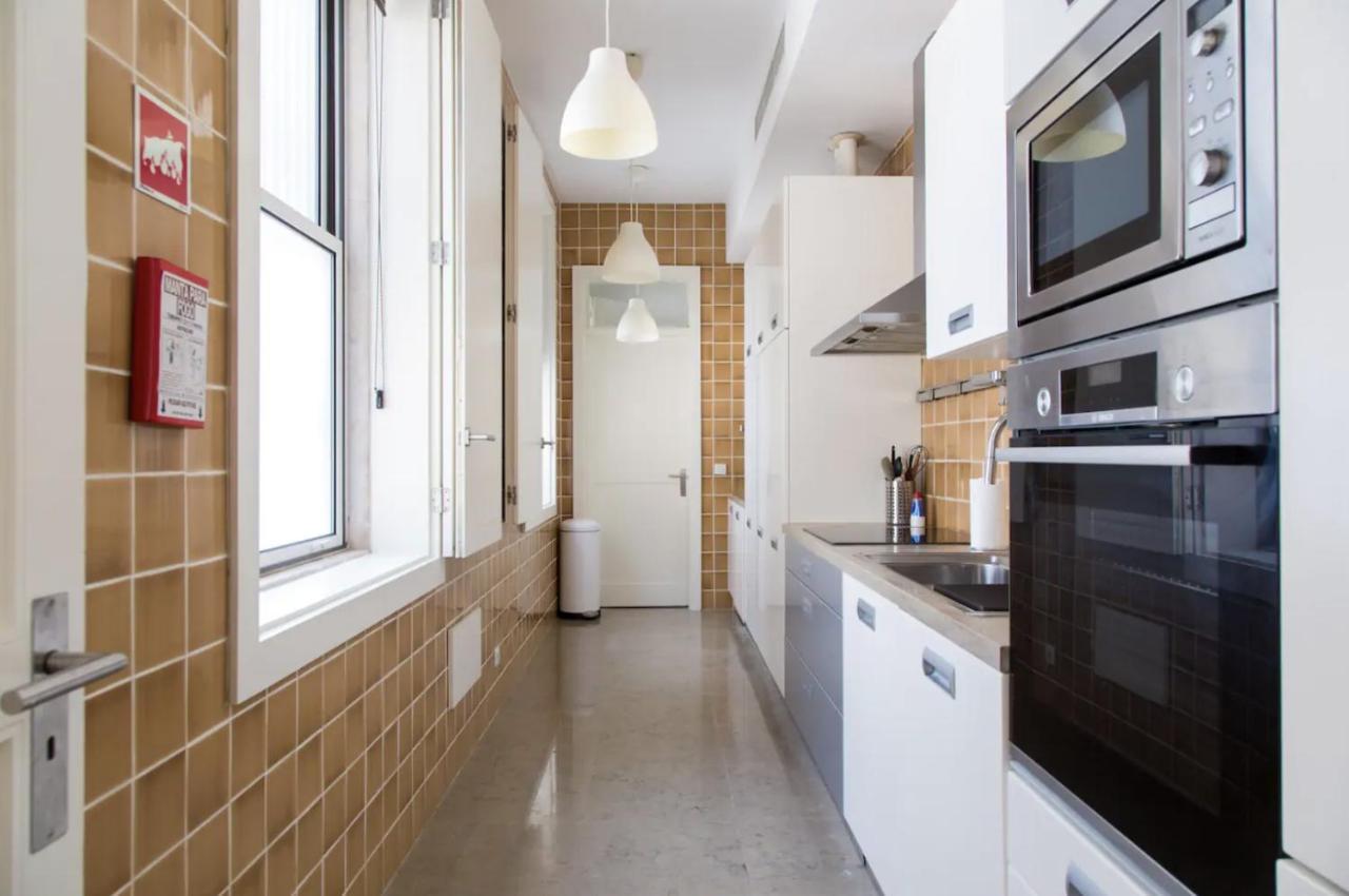 شقة Beautiful 3-Story House In Chiado With A 40M² Private Terrace Lisboa المظهر الخارجي الصورة